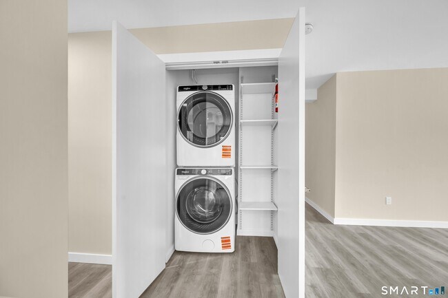 Building Photo - 113 Park Ave