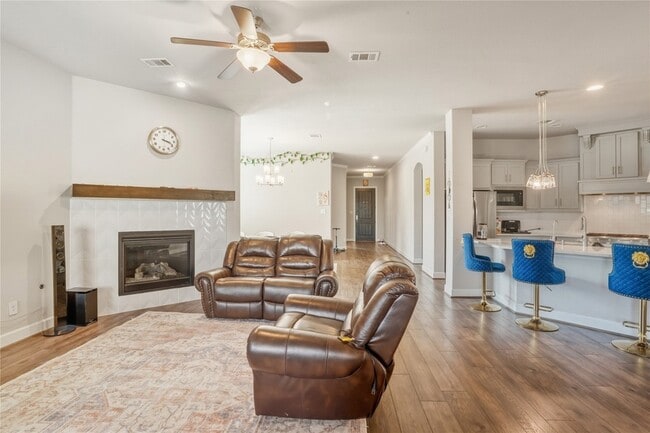 Building Photo - 4301 Meadow Hawk Dr