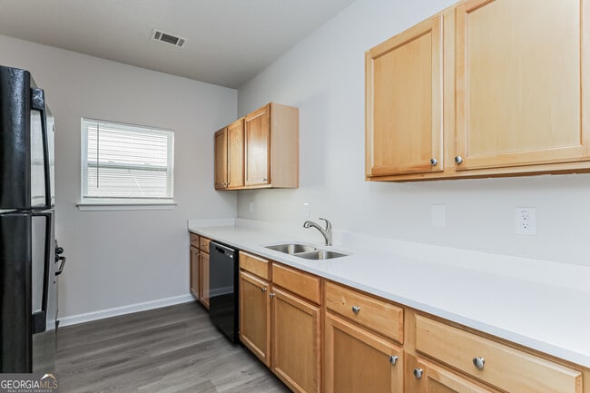 Building Photo - 7773 Newbury Dr