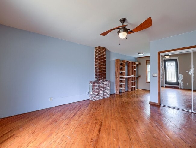 Building Photo - Large 2BR/2BTH house on Penn St!