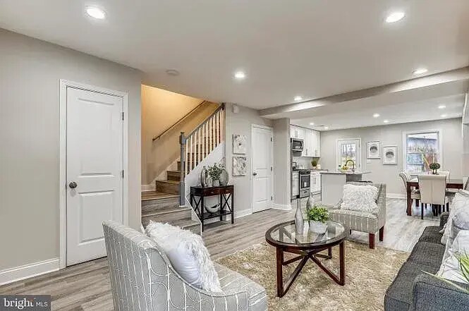 Building Photo - 724 Oneida Pl NW