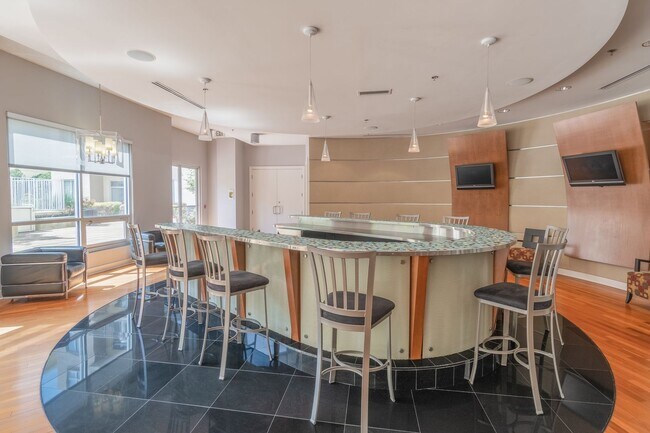 Building Photo - Stunning 2-bedroom, 2-bathroom condo locat...