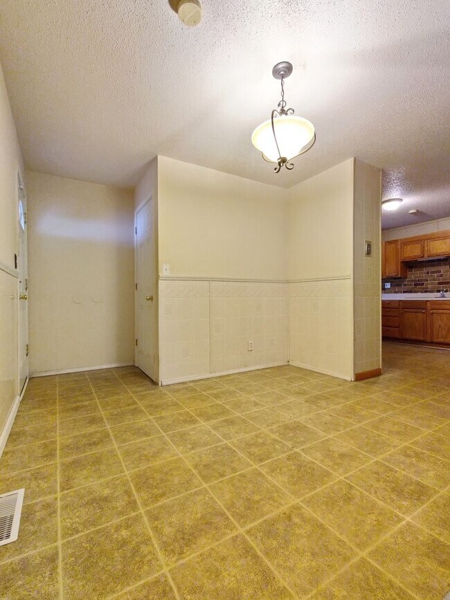 Building Photo - Coming Soon – 3-Bedroom Home for Rent