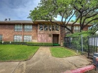Building Photo - 10552 High Hollows Dr