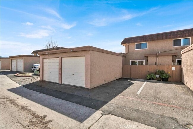 Building Photo - 2 Bedroom Townhome in San Marcos