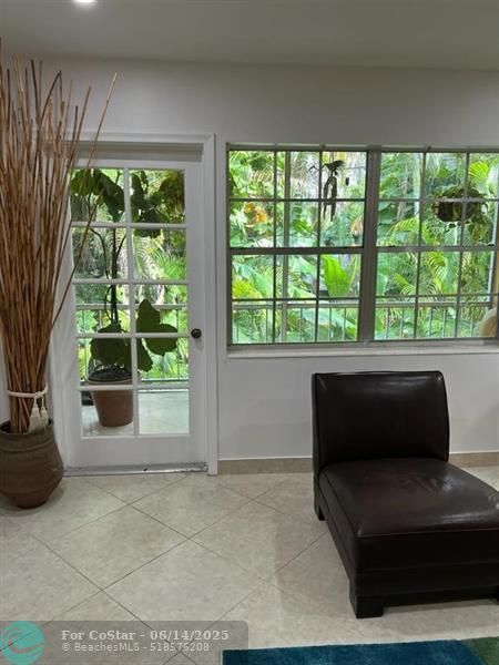 Building Photo - 351 NE 19th Pl