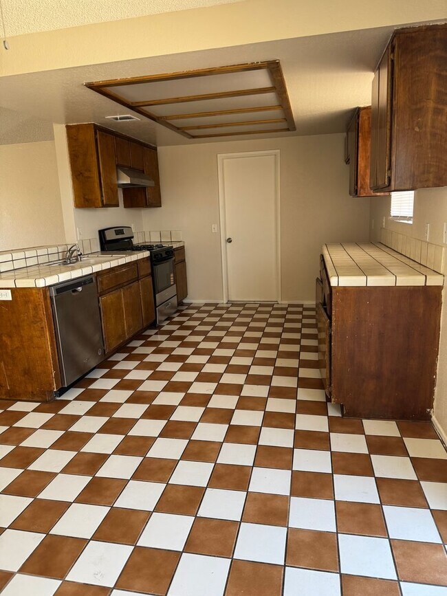 Building Photo - Apple Valley- Four Plex- 2 Bedrooms, 2 Bat...