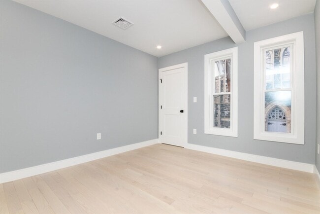 Building Photo - 140 Otis St