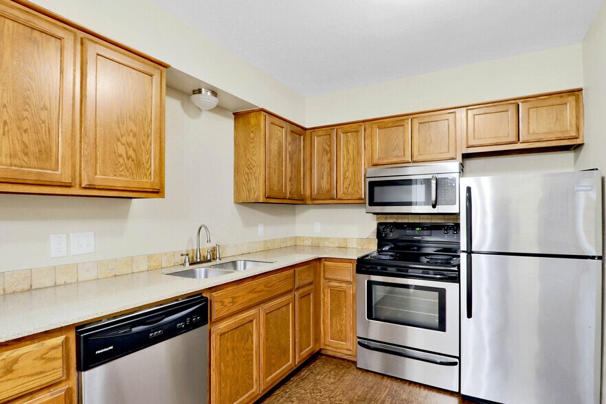 Primary Photo - Pleasant View Apartments