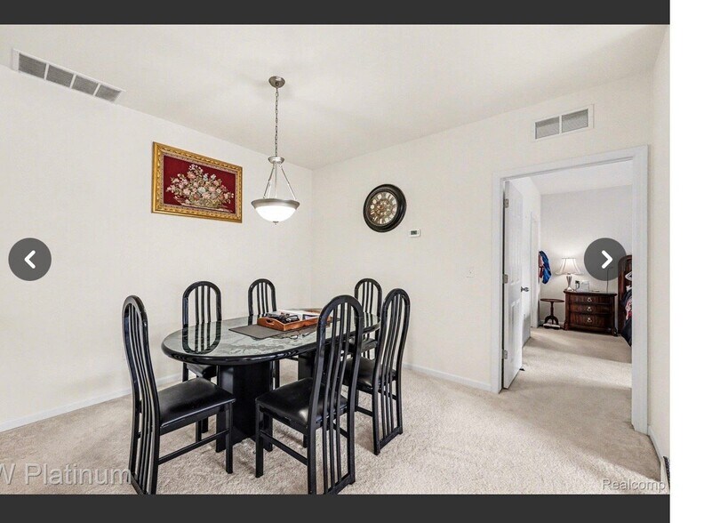 Building Photo - 28218 S Pointe Ln