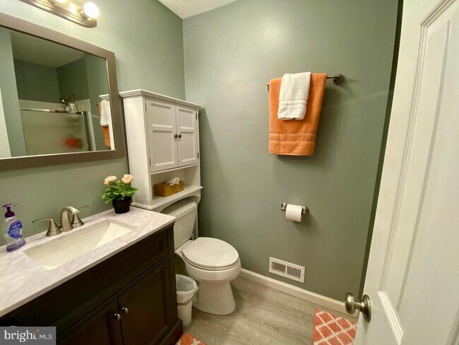 Building Photo - 55 Rampart Dr