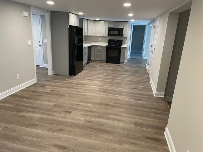 Building Photo - 3345 E Ridge Rd