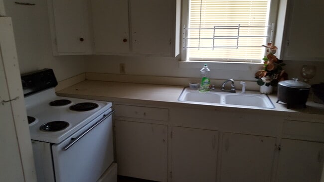 Building Photo - 370 Lea Cir