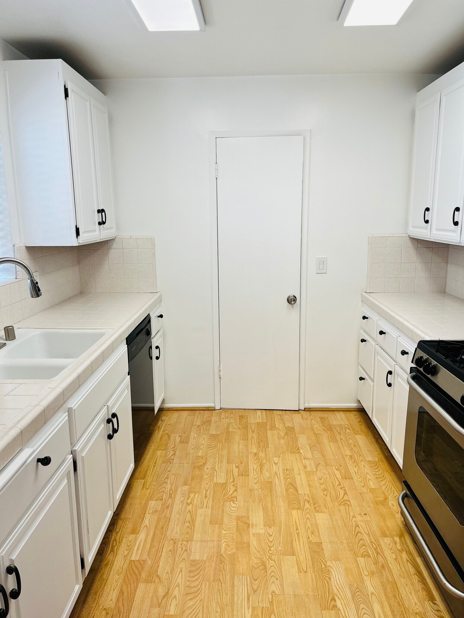 Building Photo - 12731 Pacific Ave