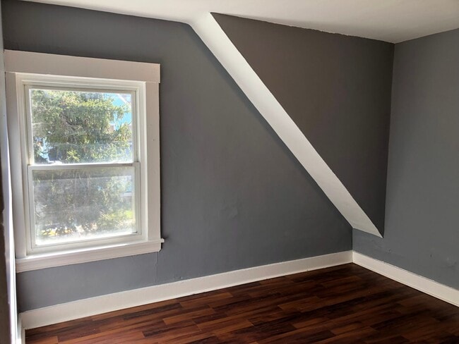 Building Photo - 5 BED 2 BATH SINGLE FAMILY HOME IN DETROIT-SHOREWAY NEIGHBORHOOD!