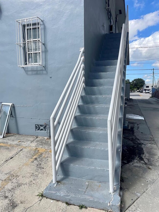 Building Photo - 740 SW 7th St
