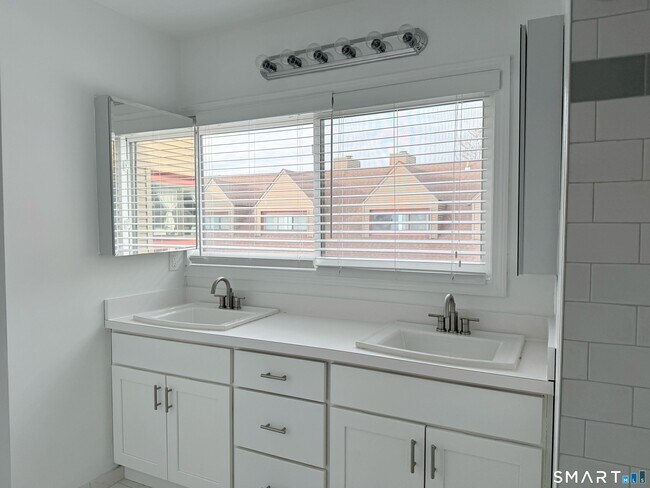 Building Photo - 40 Montoya Dr