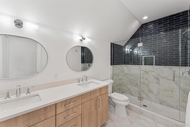 Building Photo - 3 Margareta Ct