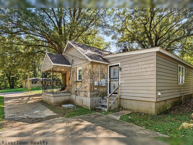 Building Photo - 1678 Alta Vista Ave