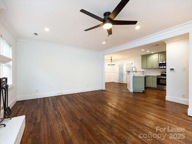 Building Photo - 3109 Forest Lawn Dr