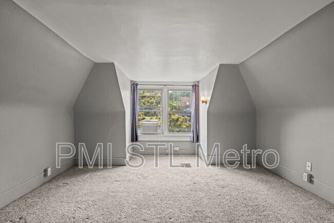 Building Photo - 4036 Flad Ave