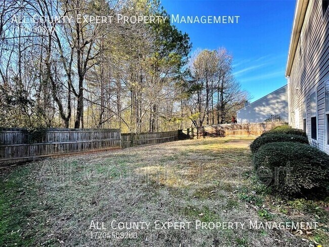 Building Photo - 520 Lazy River Ln