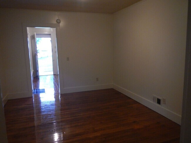 Building Photo - 417 Cherry St