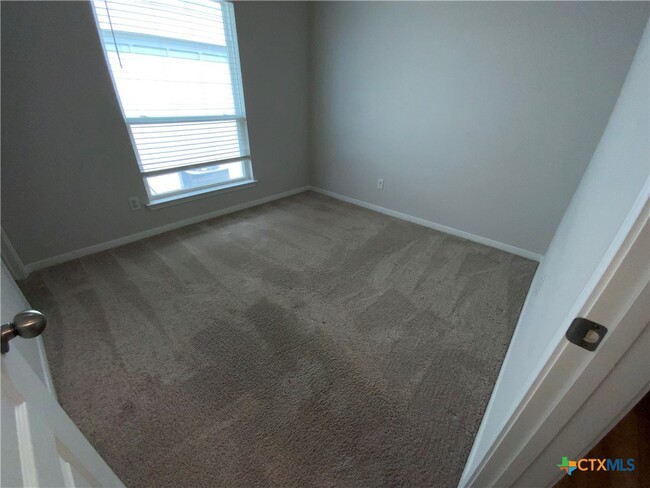 Building Photo - 2212 Clove Ct