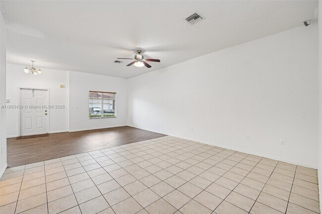 Building Photo - 2456 SE 19th Ct