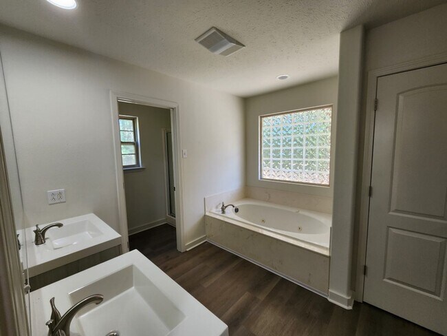 Building Photo - 1906 Alcoa Blvd