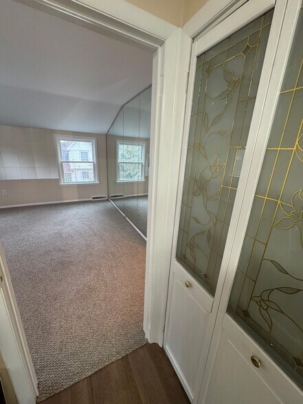 Building Photo - 2363 Mount Carmel Ave