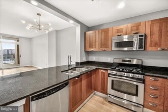 Building Photo - 5750 Bou Ave