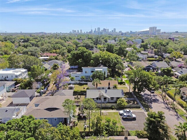 Building Photo - 2445 2nd Ave N