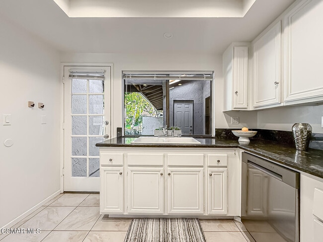 Building Photo - 655 Arroyo Oaks Dr