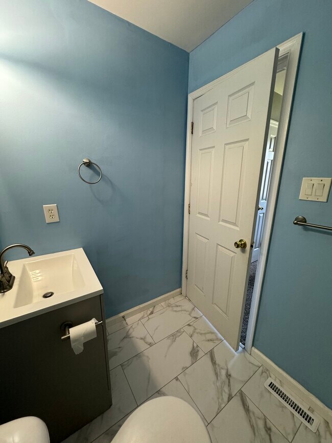 Building Photo - 415 S Zenia Ave