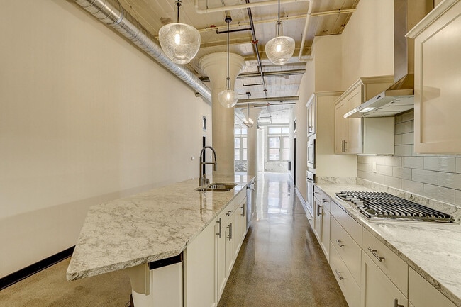 Building Photo - 226 N Water St