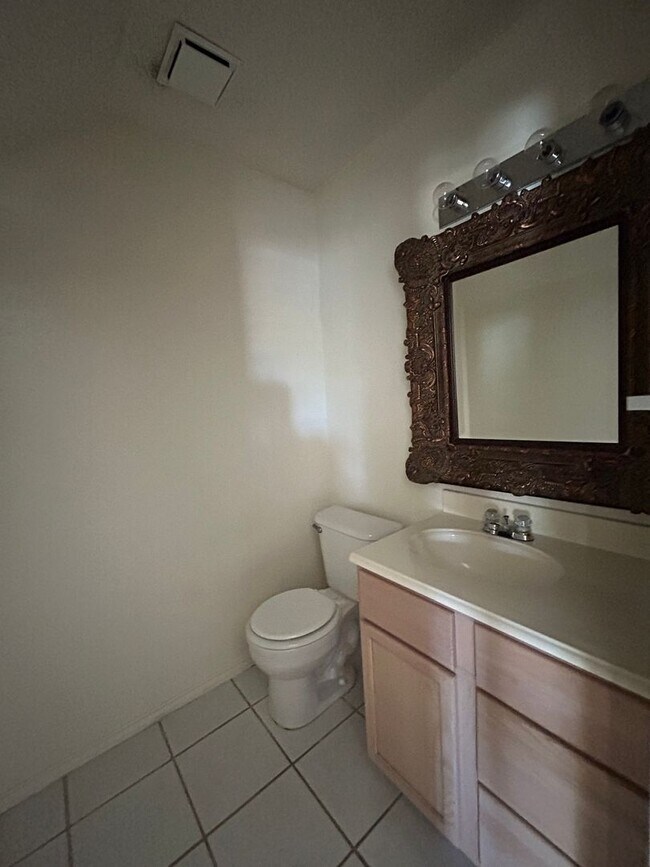 Building Photo - Spacious 4-Bedroom, 2.5-Bath Home in Plant...