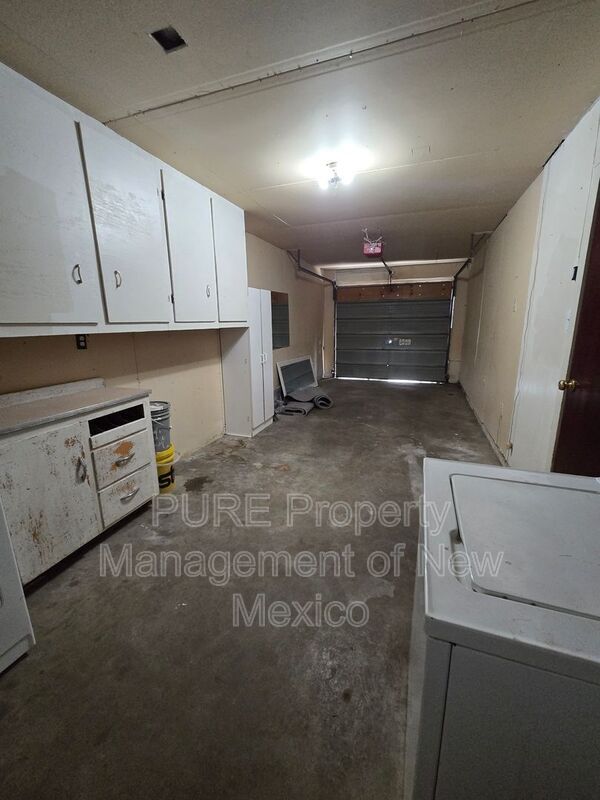 Building Photo - 2625 E 22nd St