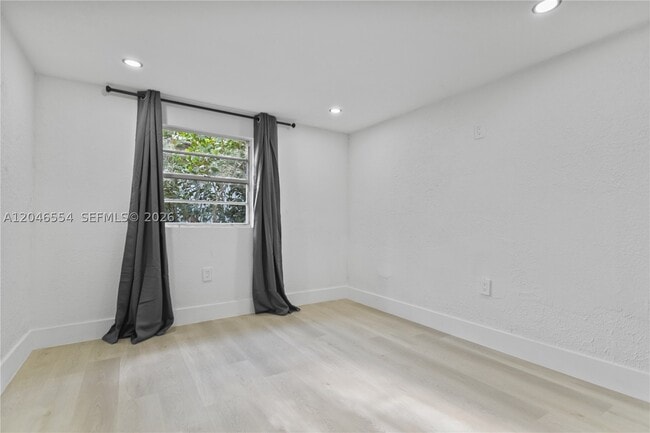 Building Photo - 171 W 13th St