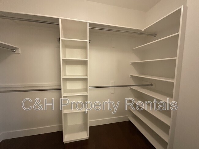 Building Photo - 5506 Sunny Cv