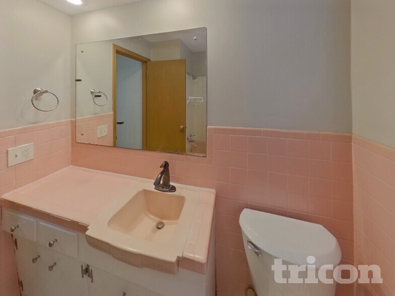 Building Photo - 2606 65th Ave N