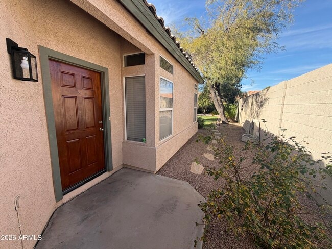 Building Photo - 998 E Mission Dr