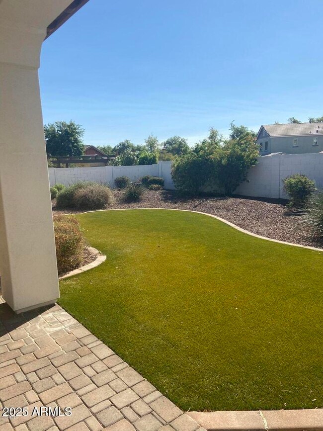 Building Photo - 20827 W Eastview Way