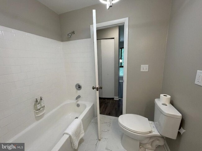 Building Photo - 9984 Shoshone Way