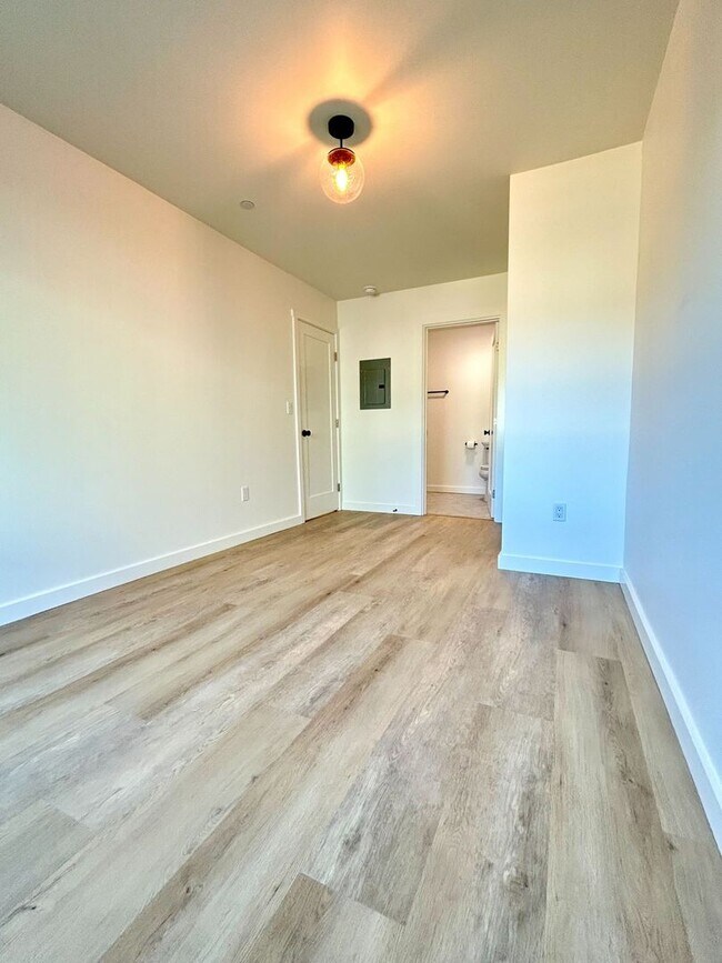 Building Photo - 1-Bed/1-Bath Near Downtown San Luis Obispo and Cal Poly