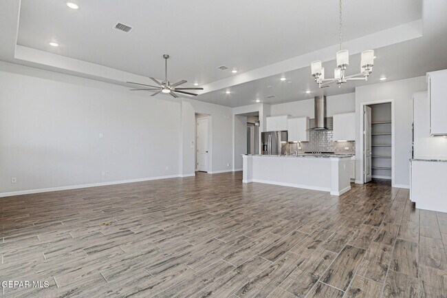 Building Photo - 253 Emerald Sun Dr
