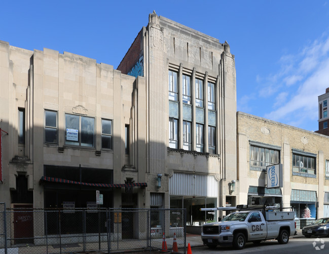 Building Photo - 306 E Grace St