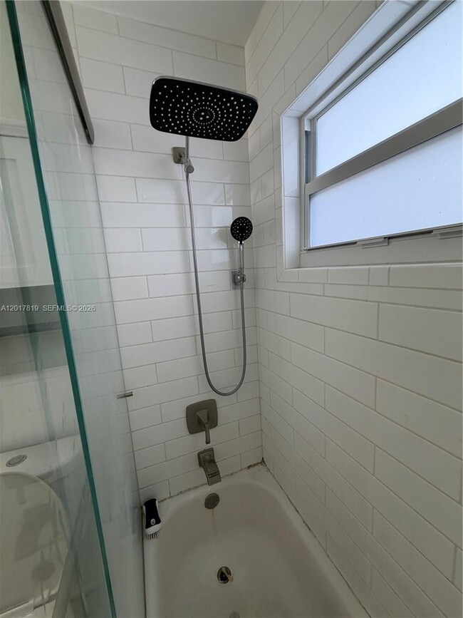Building Photo - 2591 NE 55th Ct
