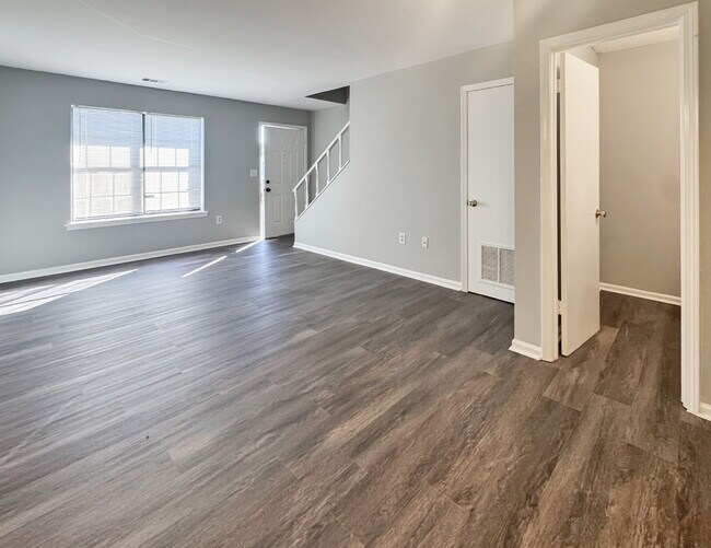 Building Photo - Move in Ready!