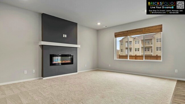 Building Photo - 5 BEDROOMS | A/C | 3-CAR GARAGE | FENCED BACKYARD | 2,780 SQ. FT. | CONVENIENT TO JBLM
